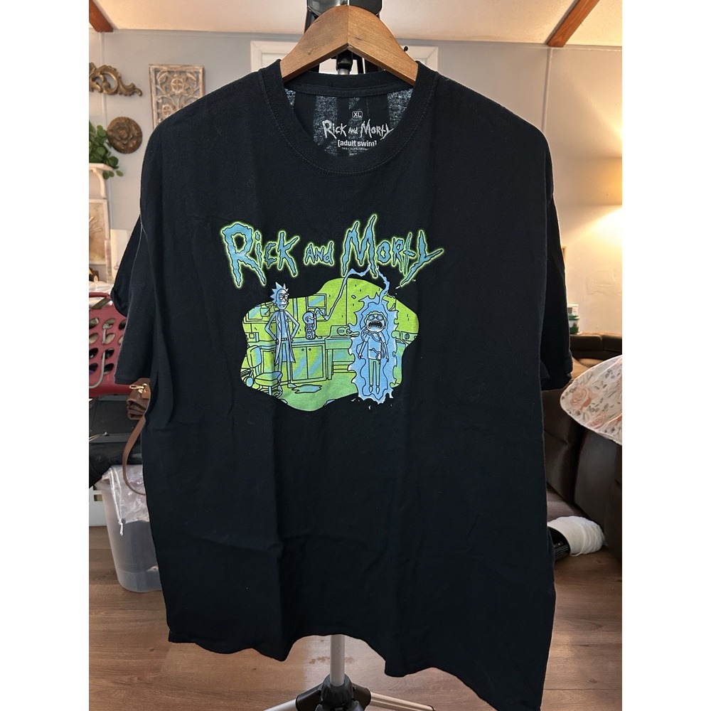 Rick‎ & Morty Black Tee Shirt XL In A Green Lab 100% Cotton